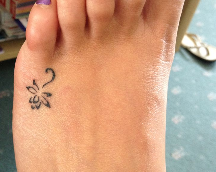 48 Tiny Tattoos Youll Immediately Want  CollegeTimescom