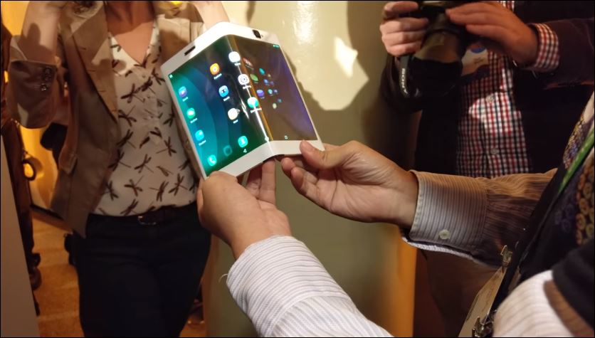 phone that folds into tablet