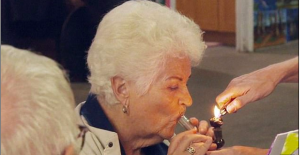 pam st clement smokes cannabis